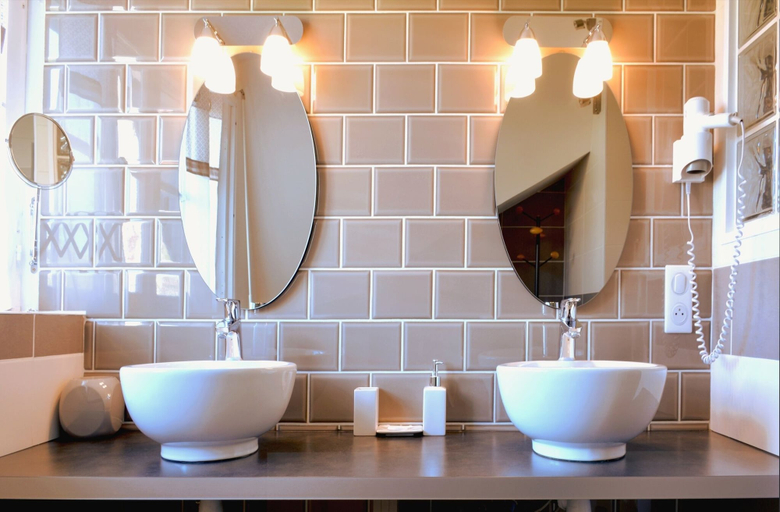 Bathroom 5, Villa Glen-tara, Gironde