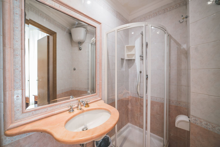Bathroom 4, Hotel San Giusto, Roma