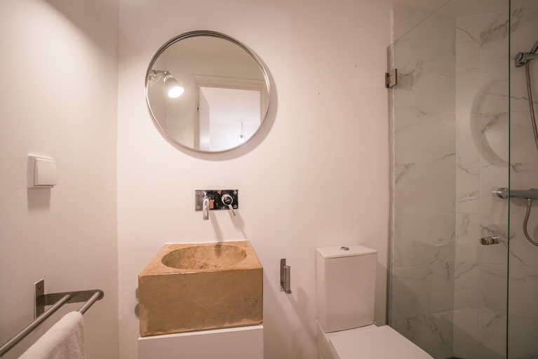 Bathroom, Rose 7 Studio, Lisbon
