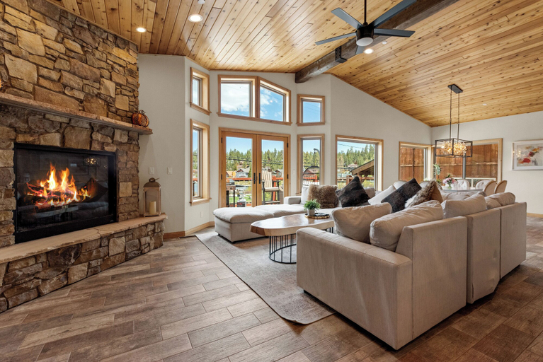 Others 1, Boulder Bay Chalet Lakefront, San Bernardino