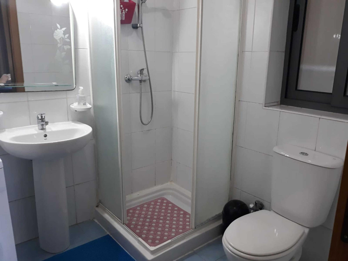 Bathroom 4, Shore Bridge House