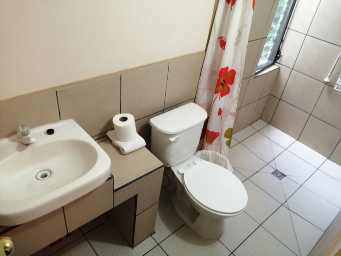 Bathroom 3, Global Airport Inn Guatemala, ZONA 13