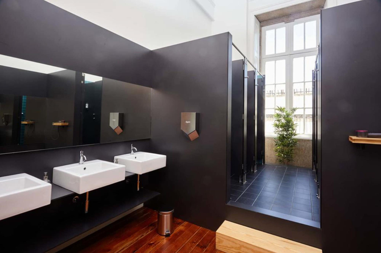 Bathroom 5, The Passenger Hostel, Porto