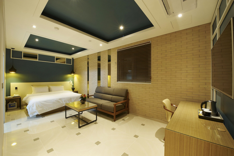 Bedroom 3, Hotel B, Gwangsan