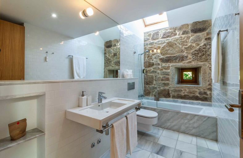 Bathroom 4, Os Lambráns, A Coruña