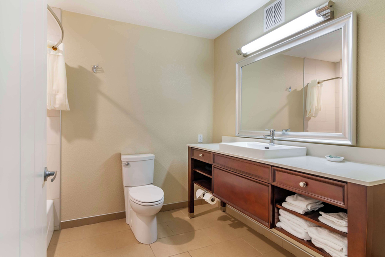 Bathroom 4, Best Western On the River, Marion