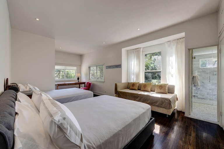Bedroom 2, Modern Charm, Travis