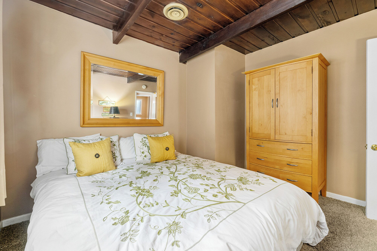 Bedroom 2, Bears Eye View, San Bernardino