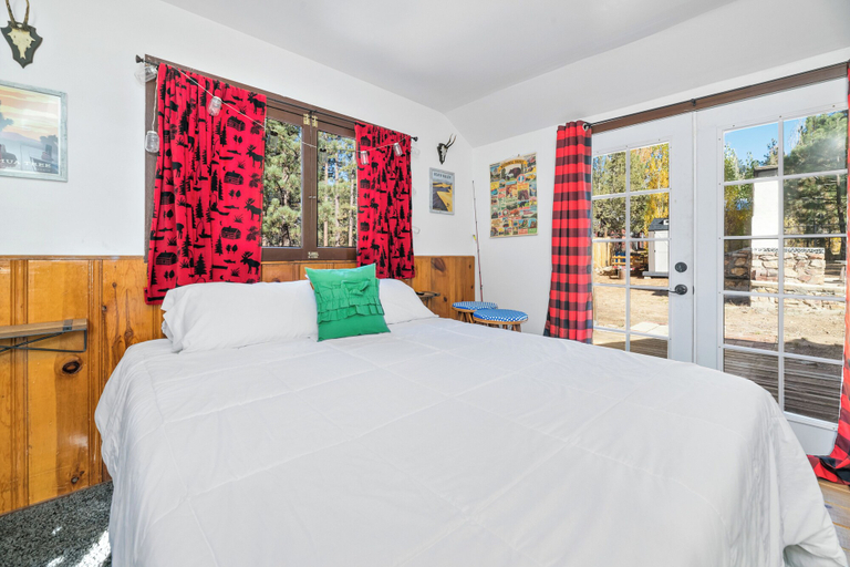 Bedroom 4, Finns Fish Camp, San Bernardino