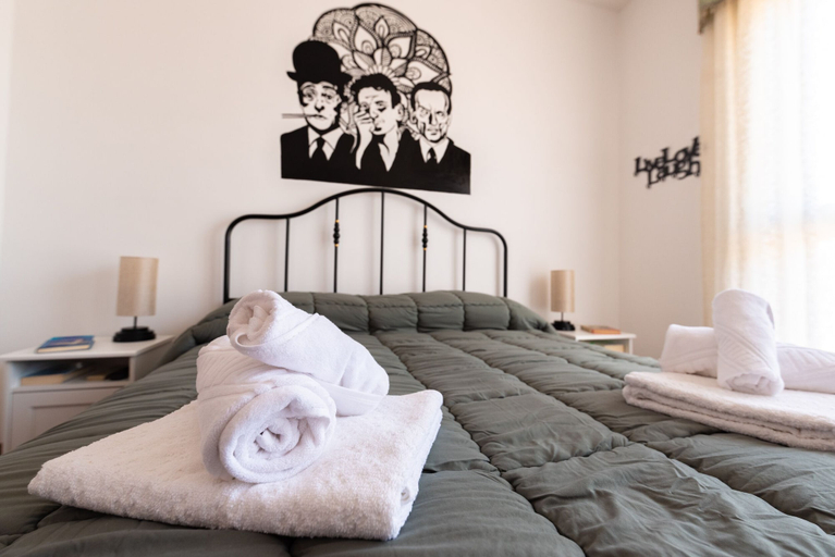 Bedroom 5, L'ATTICO FUGGENTE, Napoli