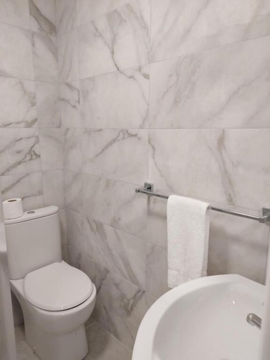 Bathroom, 7 Eyre Square Lane
