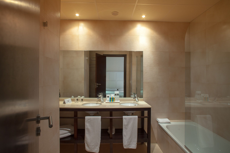Bathroom, Hotel RH Don Carlos & SPA By Hoteles RH, Castellón