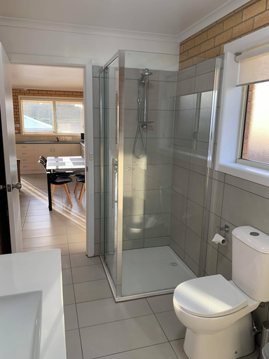 Bathroom 5, Port Campbell Parkview Motel & Apartments, Corangamite - South