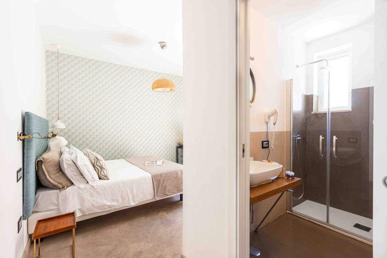 Room 4, Mediterranean Suites - Old Town, Napoli