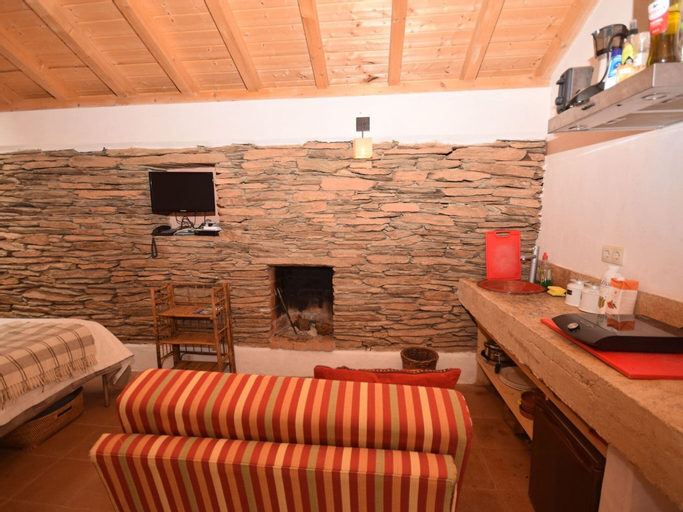 Others 3, Serene Cottage in São Luís with Barbecue, Odemira