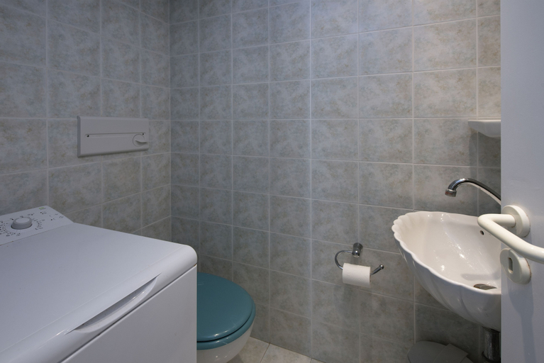 Bathroom 5, Glyfada Homes Resort, Ionian Islands