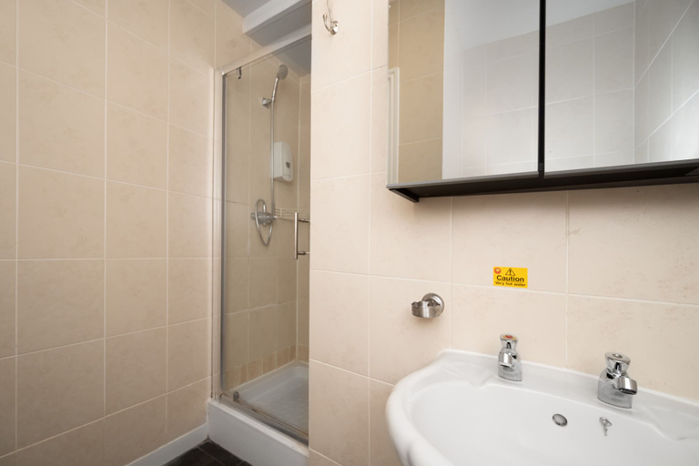 Bathroom 4, Flexistay Tulsi Aparthotel, London