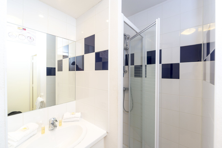 Bathroom 5, Cerise Strasbourg, Bas-Rhin