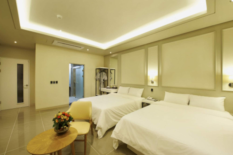 Bedroom 4, Hotel B, Gwangsan