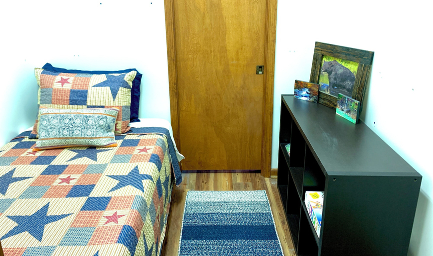 Bedroom 2, Townsend Hillside Hideaway, Blount