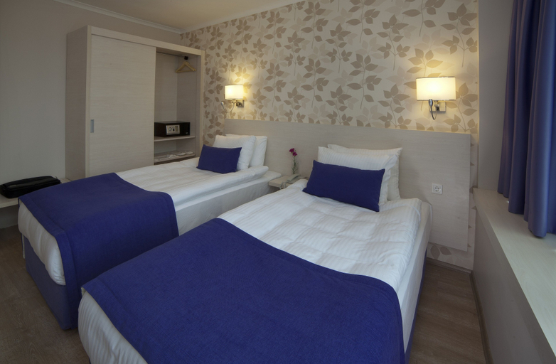 Bedroom 4, Walk In Hotel, Konak