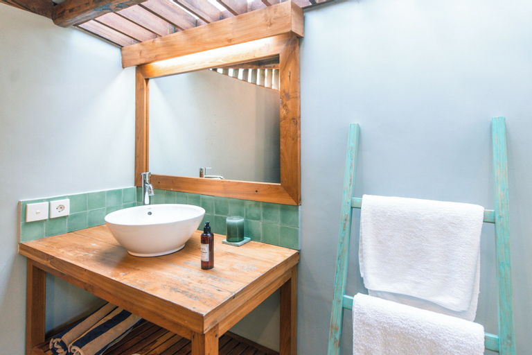 Bathroom 14