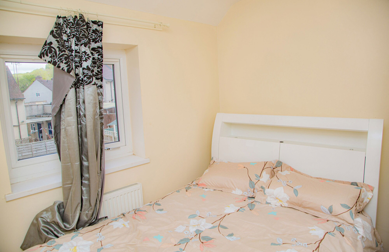 Others 2, 2bed House- Dudley-garden-wifi-tv, Sandwell