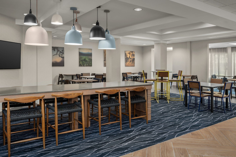 Food & Drinks 4, Fairfield Inn & Suites by Marriott Roanoke Hollins/I-81, Roanoke