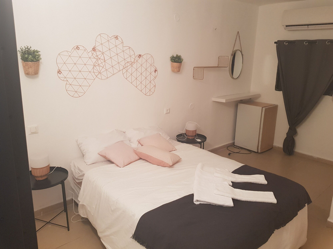 Bedroom 3, King Koresh Hotel
