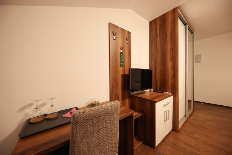 Bedroom 4, Hotel Murter, Murter