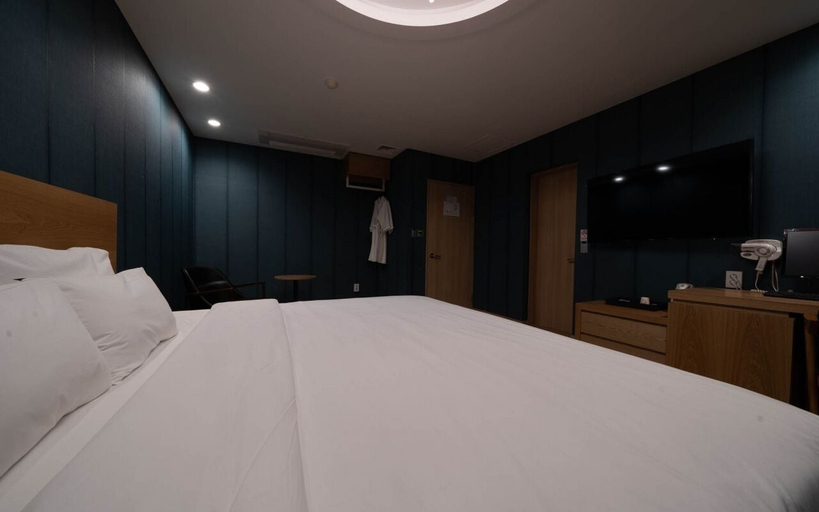 Bedroom 3, Central Tourist Hotel, Anyang