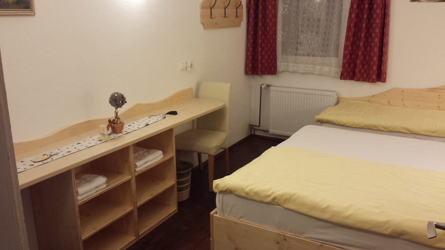 Bedroom 3, Hostel Mama's House, Cerklje na Gorenjskem