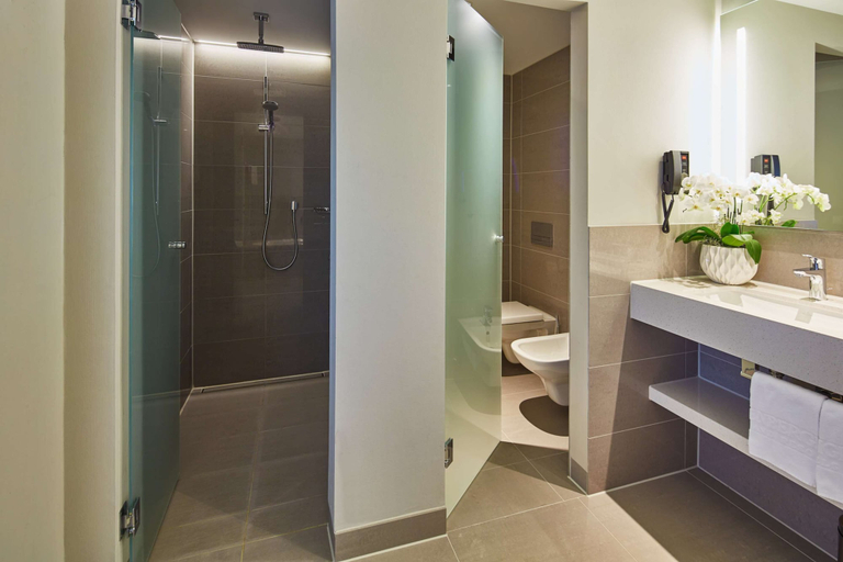 Bathroom 5, Steigenberger Hotel Am Kanzleramt, Berlin