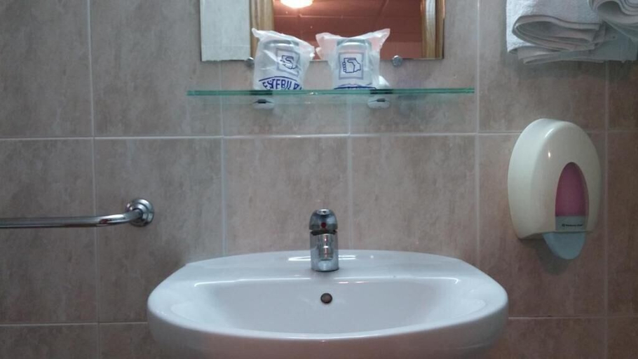 Bathroom 5, Hotel Rialto, Alicante