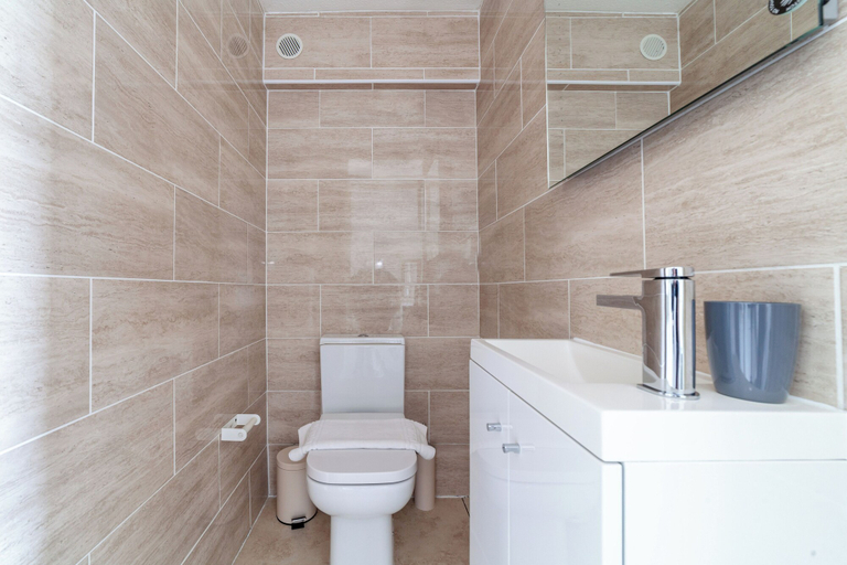 Bathroom 3, The Chelsea Apartments, London
