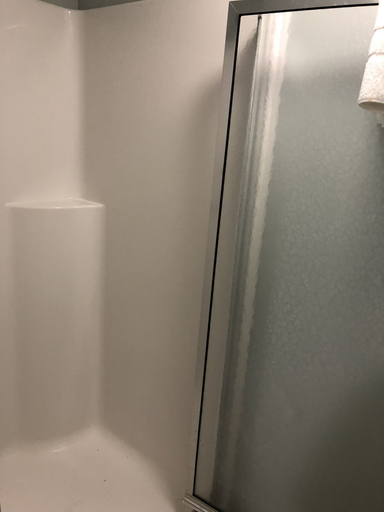 Bathroom 5, Motel 6 Shartlesville, PA, Berks