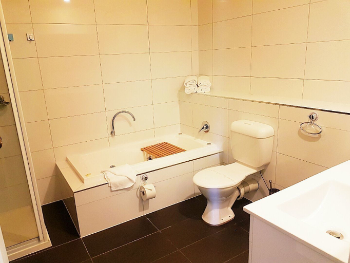 Bathroom 5, The Wharf Hotel Wynyard, Waratah/Wynyard - Pt A