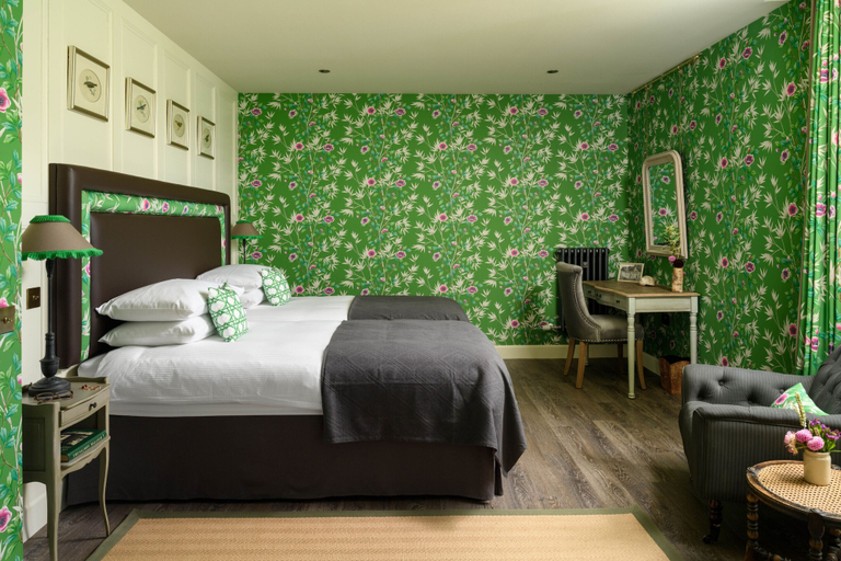 Bedroom 2, Meikleour Arms Hotel and Restaurant, Perthshire and Kinross