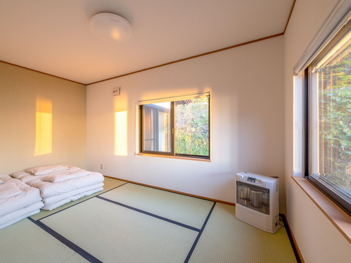 Bedroom 3, Toya Cliff House, Tōyako