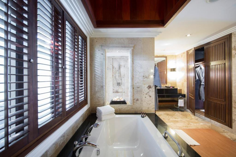 Bathroom 4, Robinson Khaolak, Takua Pa
