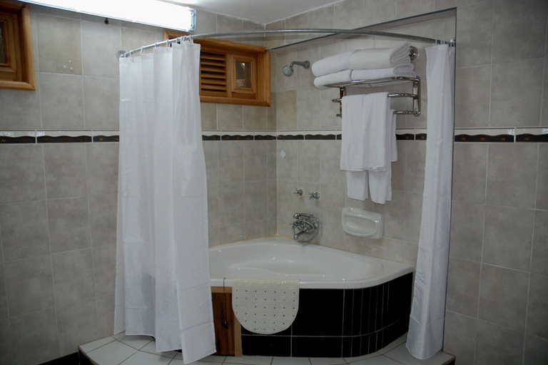 Bathroom, Capitol Palace Hotel, Kampala