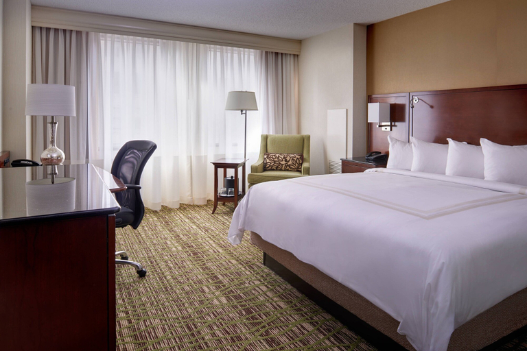Bedroom 3, Cleveland Marriott Downtown at Key Tower, Cuyahoga