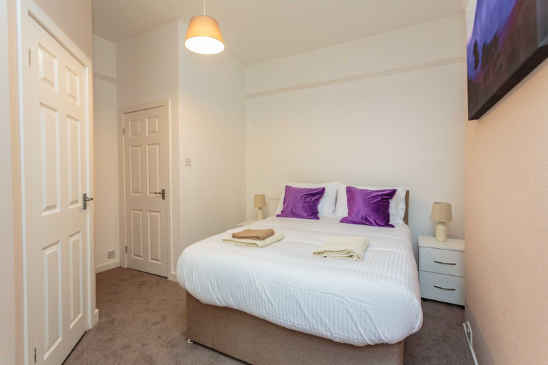 Bedroom 2, Cherry Property - Passionfruit Suite, Lancashire