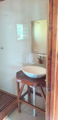 Bathroom 4, Fatboys Resort, Gizo