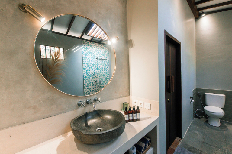 Bathroom 7