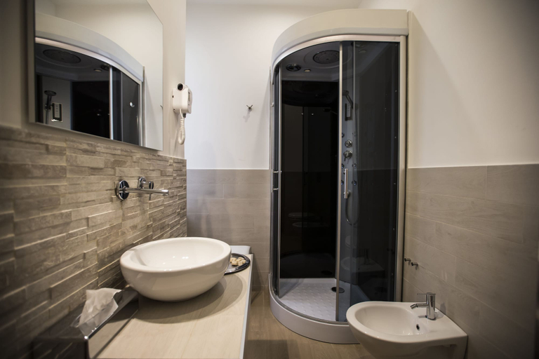 Bathroom 3, Town House 62, Rome