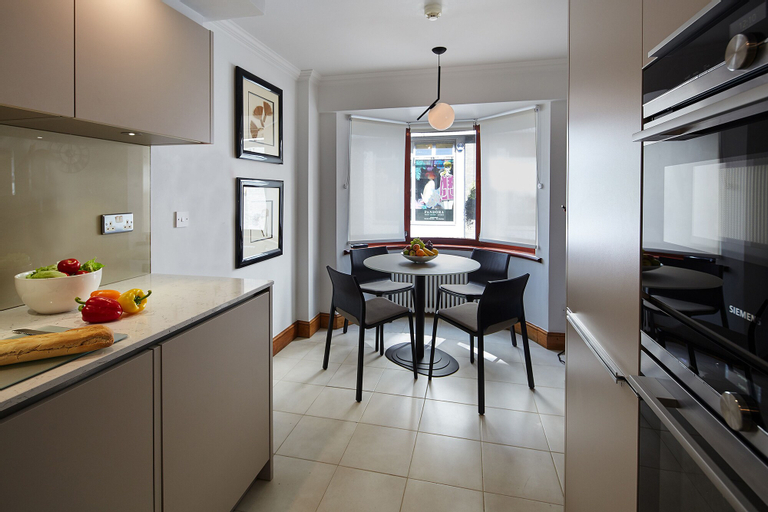 Dining Room 9