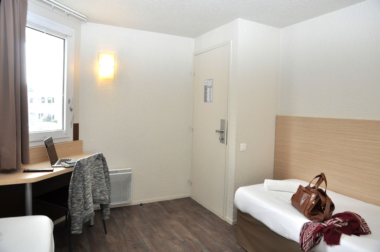 Bedroom 3, BHôtel De Caen, Calvados