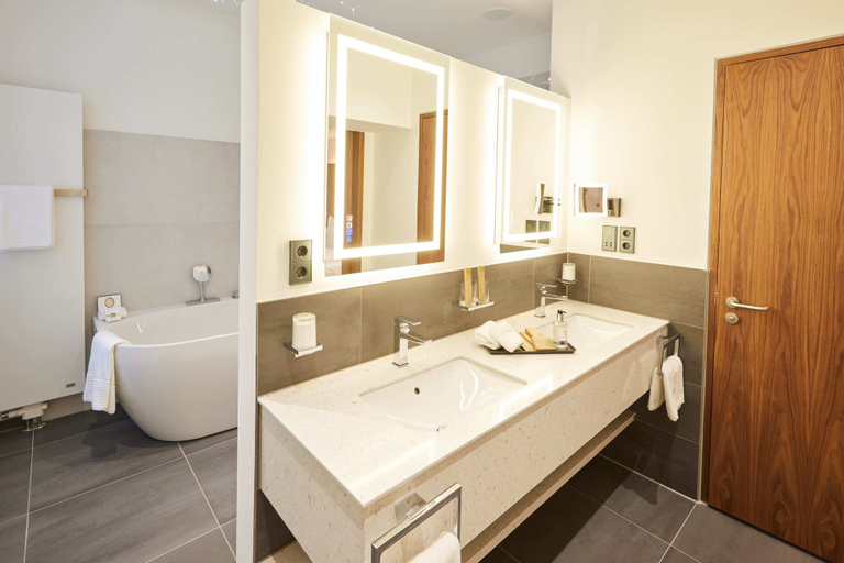 Bathroom 4, Kasino Hotel, Leverkusen