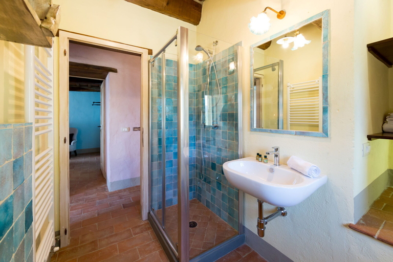 Bathroom 3, Casale Pietrenta, Arezzo